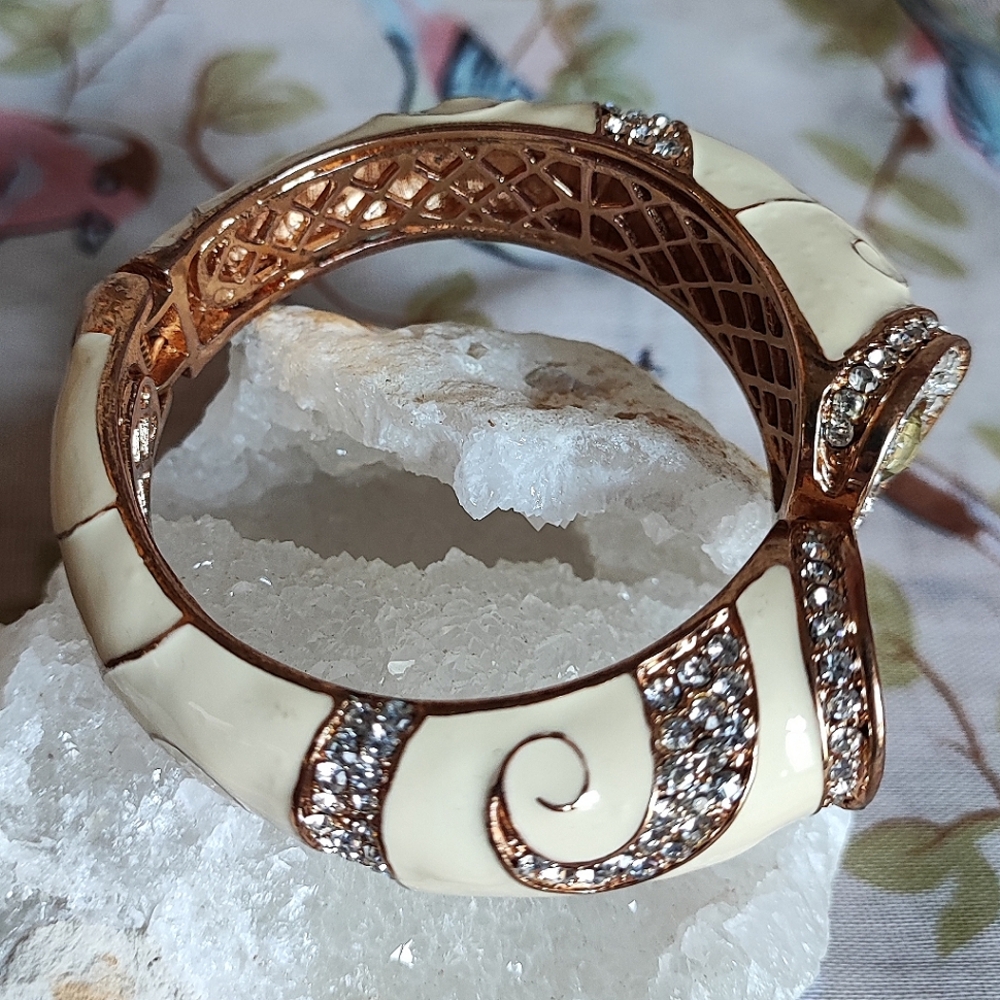 Cream Gold Tone Swirl Enameled Clear Citrine Rhinestone Clamper Bangle Bracelet - Picture 3 of 10